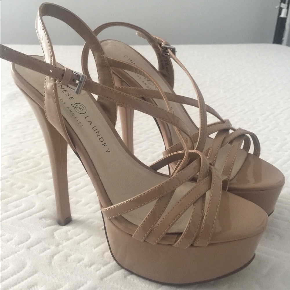 High heels size 7 and a half color nude